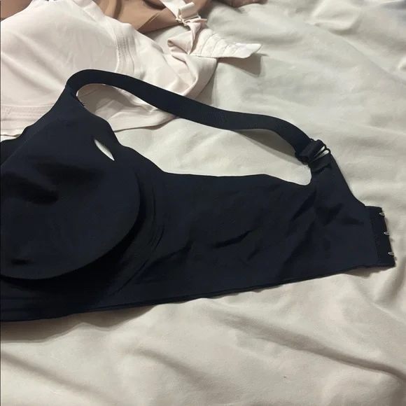 Elegant Women's Intimates Set - Black, White, Tan - Picture 6 of 7